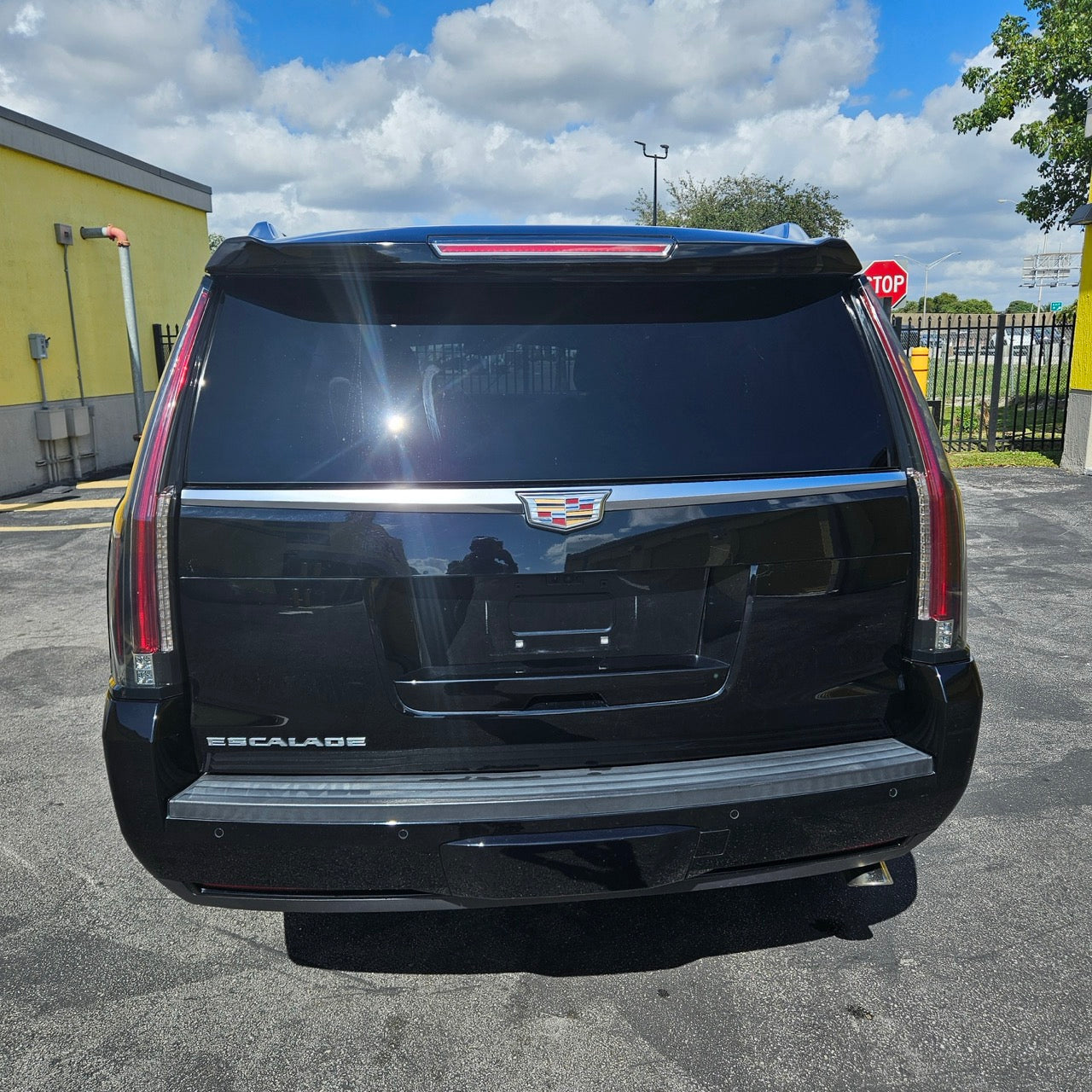2019 BLACK CADILLAC ESCALADE PLATINUM --- (MOST DESIRABLE)