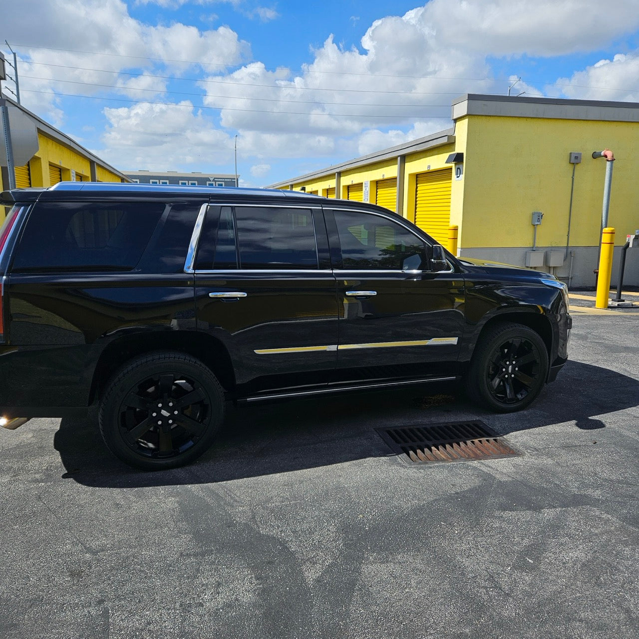 2019 BLACK CADILLAC ESCALADE PLATINUM --- (MOST DESIRABLE)