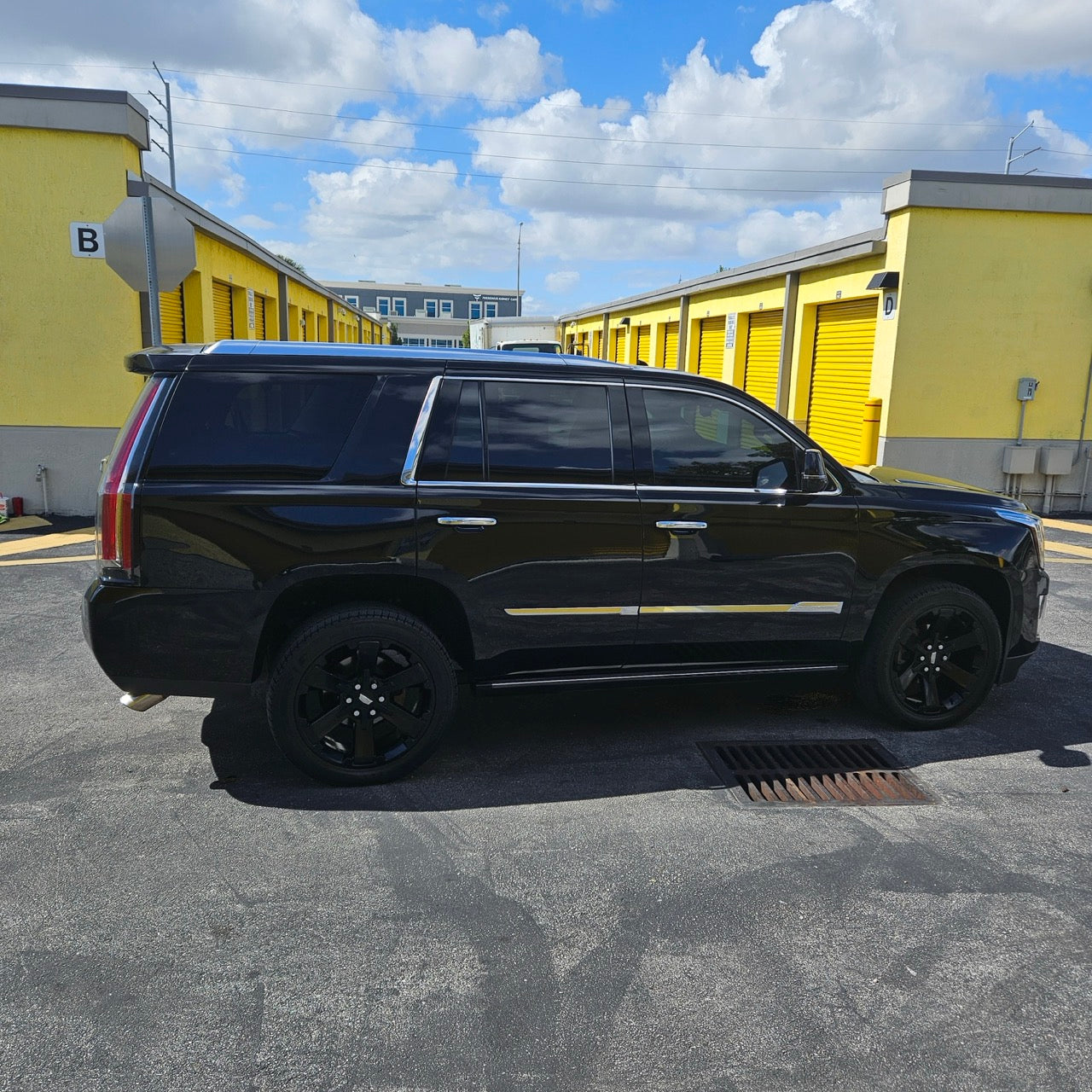 2019 BLACK CADILLAC ESCALADE PLATINUM --- (MOST DESIRABLE)