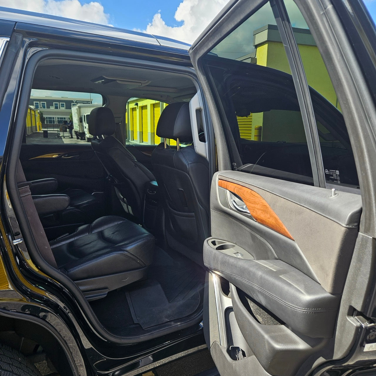 2019 BLACK CADILLAC ESCALADE PLATINUM --- (MOST DESIRABLE)