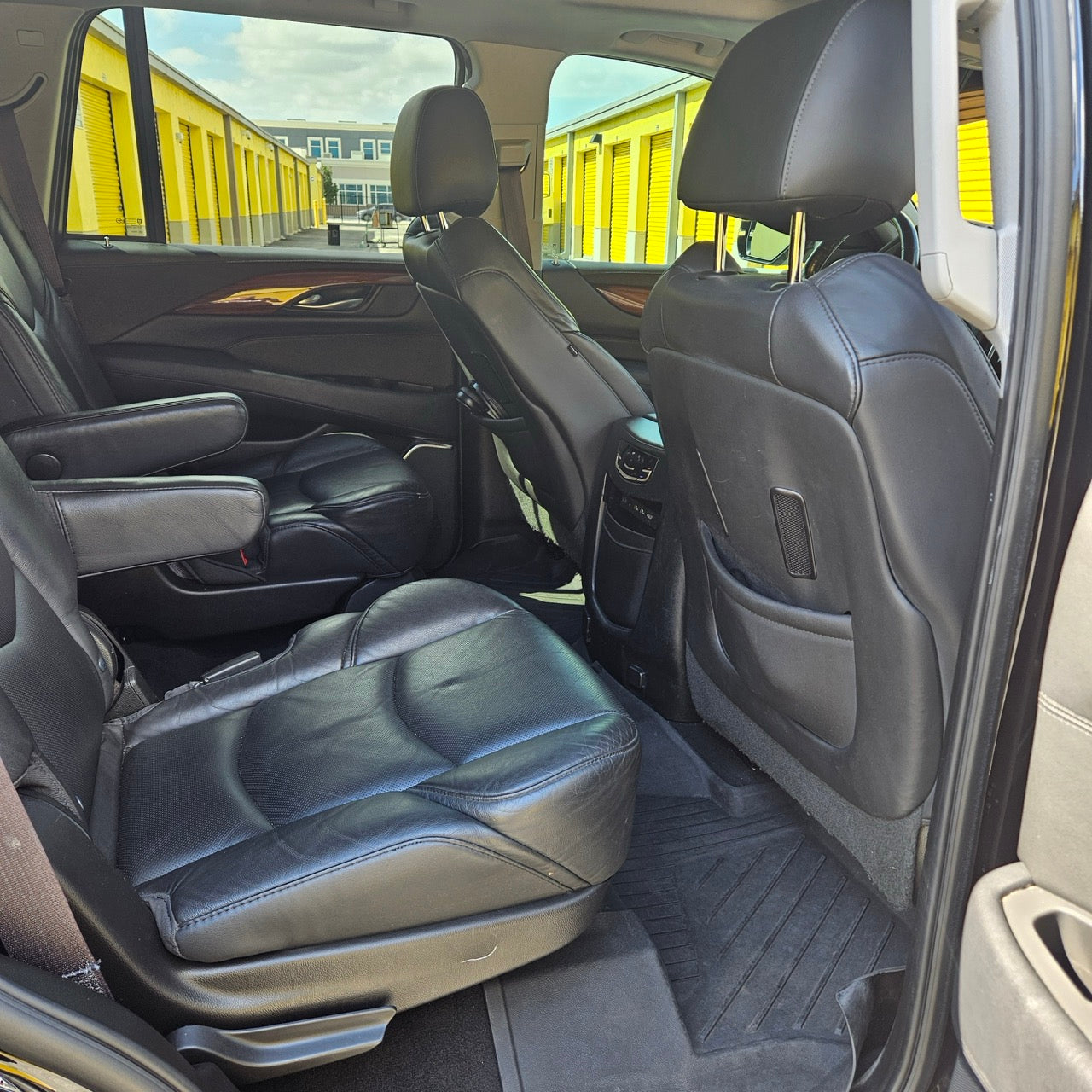 2019 BLACK CADILLAC ESCALADE PLATINUM --- (MOST DESIRABLE)